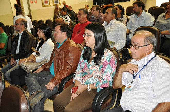 Prefeitura presta contas do segundo quadrimestre de 2013 A Audiência Pública foi na manhã desta quarta-feira (25), no recinto do Plenário da Câmara Municipal (Foto: Divulgação/Assecom)