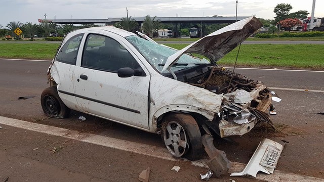 Carro ficou destruído. (Foto: Ricardo Ojeda)