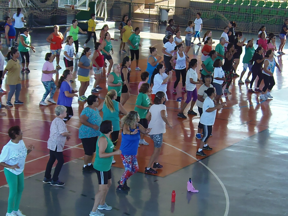 Dia Mundial da Atividade Física é celebrado com ações da Sejuvel Aulas de zumba, alongamento e aferição de pressão estiveram na programação. (Foto: Assessoria)