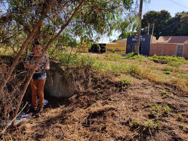 A reportagem do Perfil News após receber denúncias dos moradores esteve no local e constatou a agressão ao meio ambiente (Foto: Ricardo Ojeda)