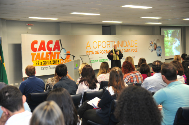 Fiems abre a Caça Talentos Expo 2015 com foco no mercado de trabalho Monja Coen em sua palestra, que tratou do tema juventude. (Foto: Divulgação)