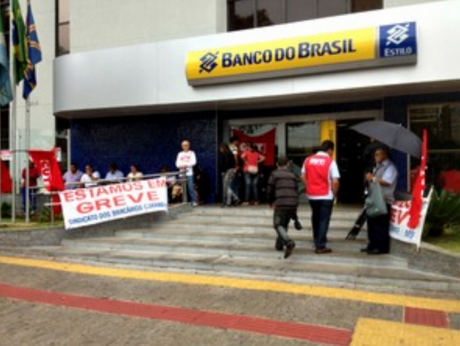 Bancos seguem fechados em MS e greve completa uma semana Segundo sindicato, 71% das agências aderiram à paralisação nacional (Foto: Tatiane Queiroz/ G1 MS)