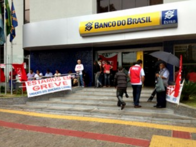 Segundo sindicato, 71% das agências aderiram à paralisação nacional (Foto: Tatiane Queiroz/ G1 MS)