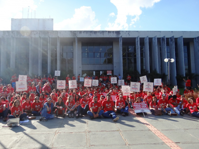 Sem resposta, servidores do TJMS farão um dia de paralisação Última paralisação realizada pelos servidores do TJMS em 2013. (Foto: Divulgação)