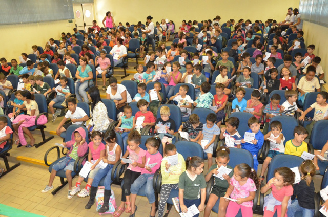 Crianças e adolescentes do CRASE “Coração de Mãe” recebem orientações sobre trânsito seguro O encontro faz parte da 10ª Semana Municipal do Trânsito que acontece em Três Lagoas. (Foto: Divulgação)