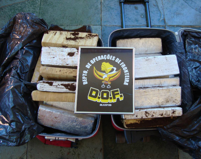 Adolescentes são surpreendidas com droga Menores foram contratadas para transportar droga (Foto: Divulgação DOF)