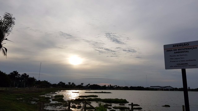Apesar das temperaturas elevadas, segunda-feira tem previsão de chuva em Três Lagoas O dia começou com grande quantidade de nuvens (Foto:Ricardo Ojeda)