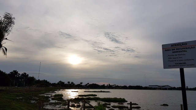 O dia começou com grande quantidade de nuvens (Foto:Ricardo Ojeda)