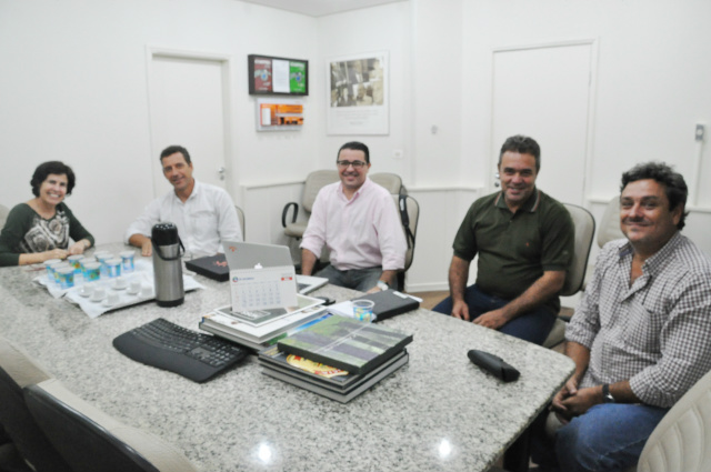 Os organizadores do Rally dos Sertões Mundial juntamente com a prefeita Marcia Moura, apresentaram a proposta da competição. (Foto: Divulgação) 