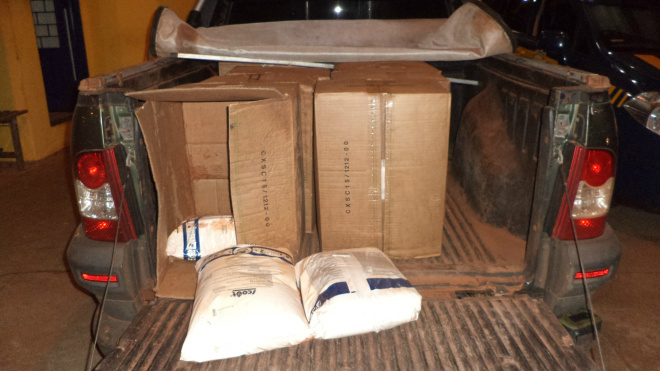 PMA autua jovem transportando combustível ilegalmente Foram encontrados 160 kg de agrotóxicos da marca Scout (Foto: Divulgação/Assecom)