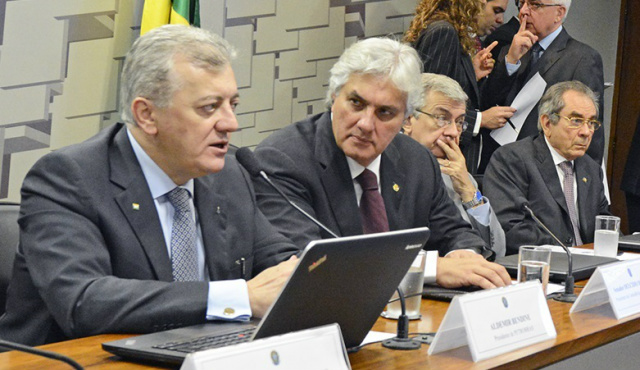 Durante 5 horas o presidente da Petrobas debateu com os senadores a situação da empresa (Foto: Assessoria)