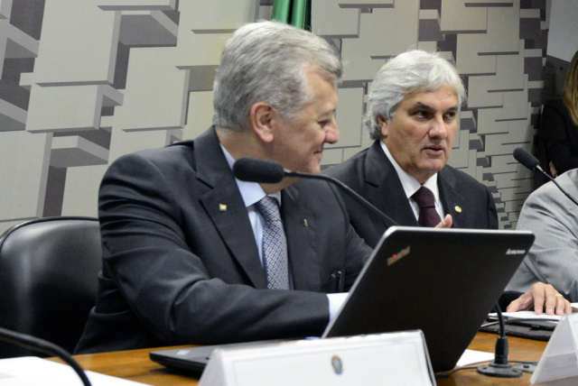 O presidente Bendine e Delcídio na audiência pública desta terça-feira. Petrobras vai rever planejamento dos próximos anos (Foto: Assessoria)