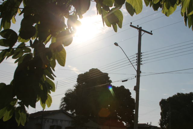 Sol forte já pela manhã em Três Lagoas. (Foto: Patrícia Miranda)