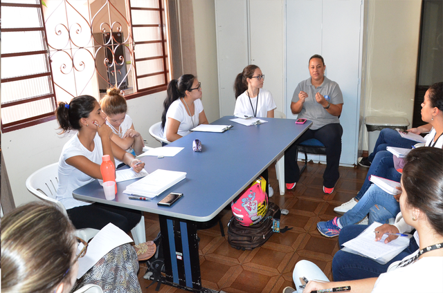 Estudantes de Enfermagem da UFMS de Três Lagoas visitam Vigilância Epidemiológica Estudantes de Enfermagem da UFMS de Três Lagoas visitam Vigilância Epidemiológica