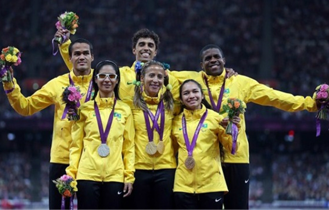 Pódio completamente brasileiro em atletismo feminino 100 m Os atletas paralímpicos brasileiros conseguiram ontem (5), em Londres, um pódio triplo na prova de 100 metros feminino, na categoria T11 (Foto: www.london2012.com/paralympics)