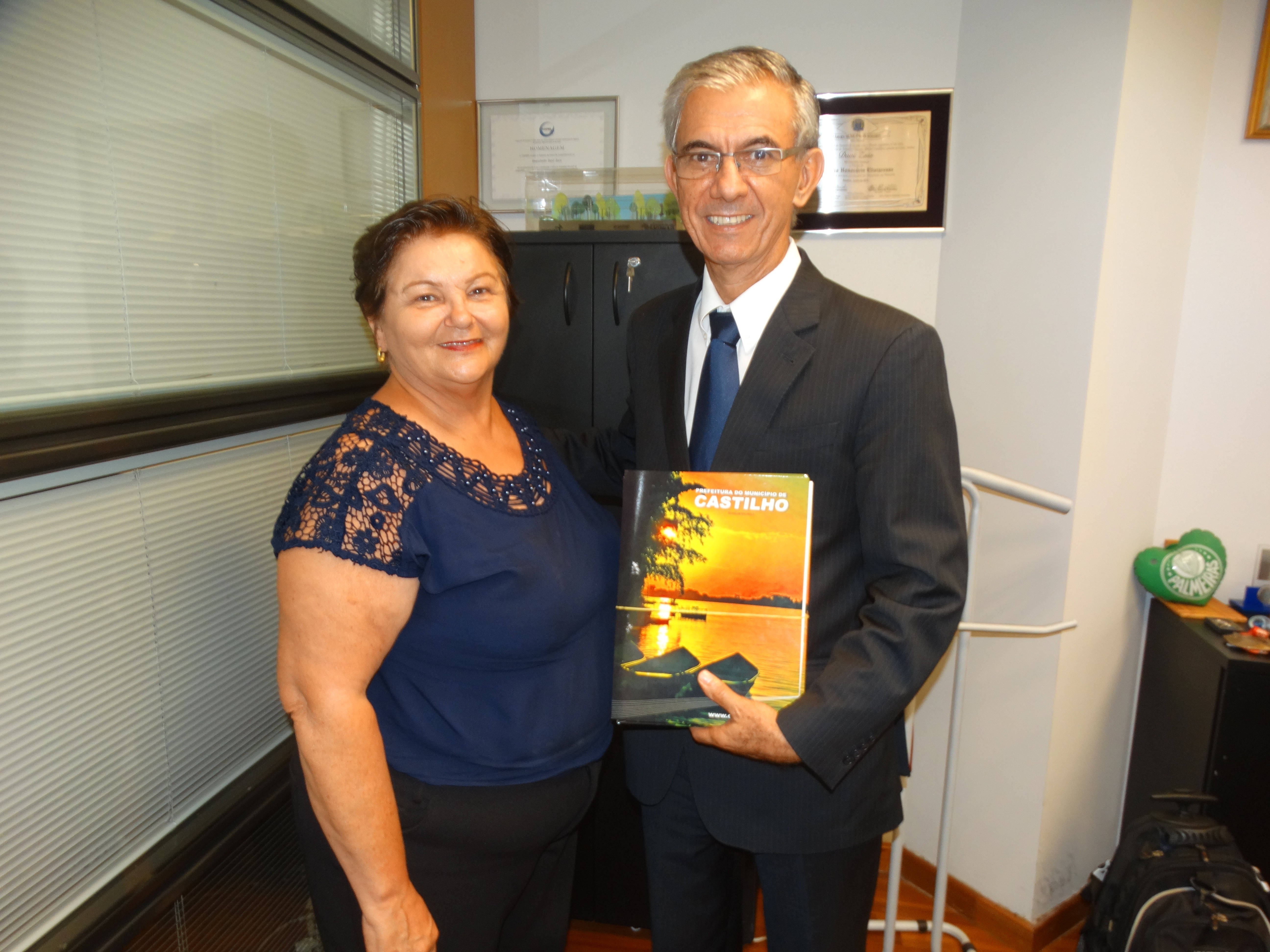 Festas de Castilho podem fazer parte do calendário turístico do Estado Fátima Nascimento, prefeita de Castilho, e o deputado estadual Davi Zaia. (Fotos: Assessoria).