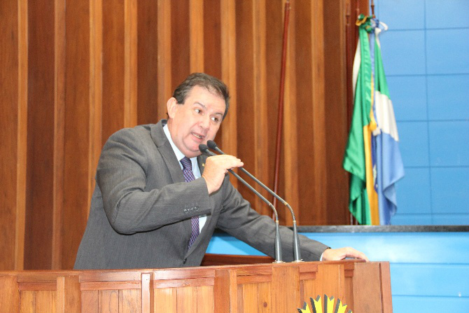 Na tribuna da Assembléia Legislativa que ocorreu na terça-feira-feira (28) o deputado sugeriu a terceirização dos aeroportos. (Foto: Assessoria)