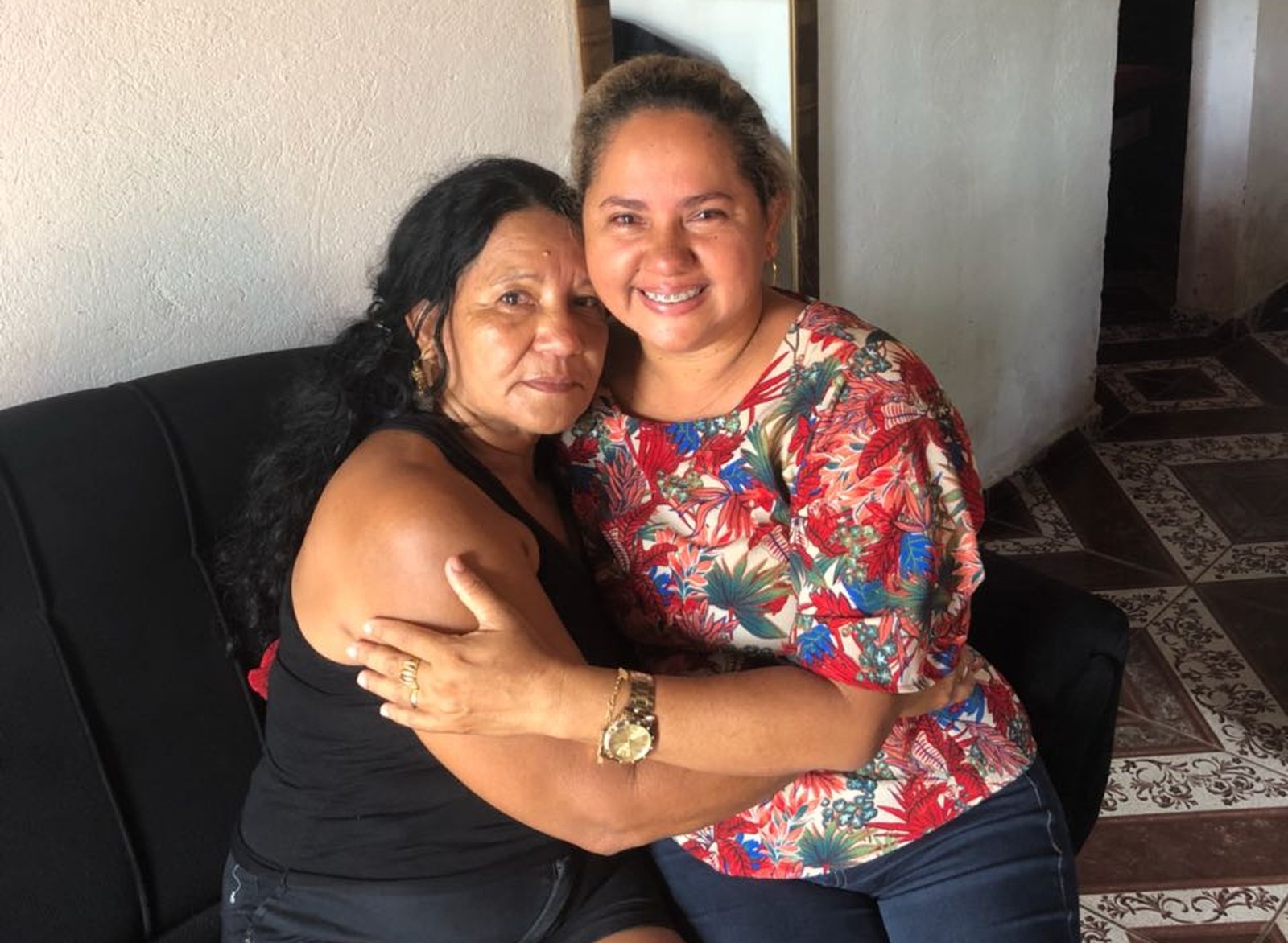 Mãe e filha se reencontram após 39 anos separadas, em Piripiri. (Foto: Arquivo Pessoal/ Luciana Rodrigues)