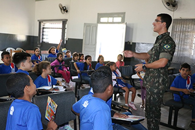Alunos da Escola Municipal “Eufrosina Pinto” visitam a 3ª Bateria de Artilharia Antiaérea de Três Lagoas Visita faz parte do cronograma de ações preparadas pela instituição a fim de comemorar o Dia do Exército Brasileiro em 19 de Abril (Foto:Assessoria)