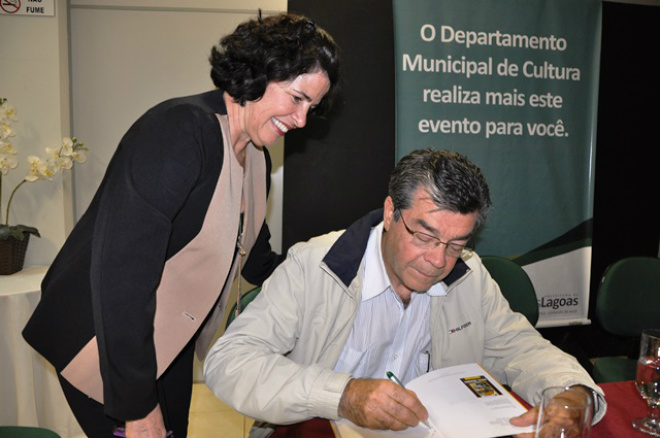 A prefeita Marcia Moura prestigiou o lançamento do livro “Família Dantas Filgueiras” (Foto: Divulgação/Assecom)