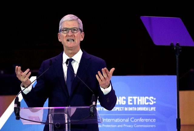 Apple vai lançar aplicativo do iTunes para televisões da Samsung Tim Cook, presidente da Apple, em evento na Bélgica — Foto: REUTERS/Yves Herman