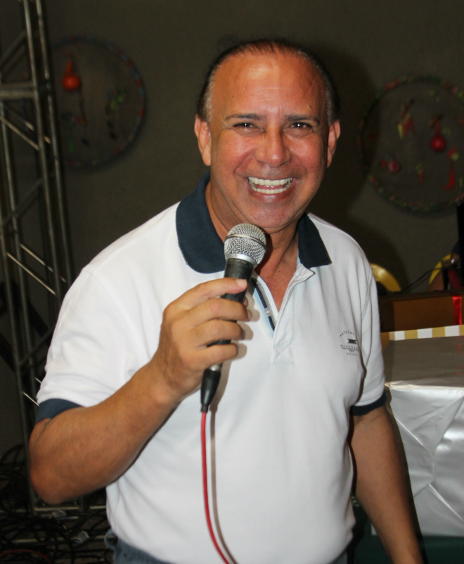 Daterra realização confraternização com funcionários Muito descontraído, Toninho dá início a revelação do Amigo Secreto