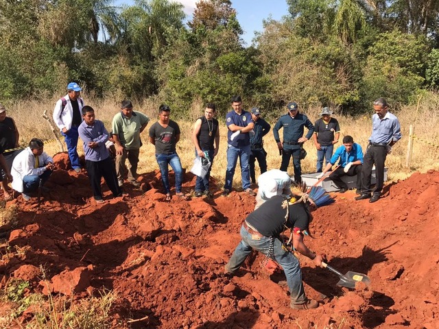 Corpos de indígenas são encontrados enterrados em fazenda de MS Ossada foi encontrada nesta terça-feira (1º) (Foto: Polícia Civil/Divulgação)