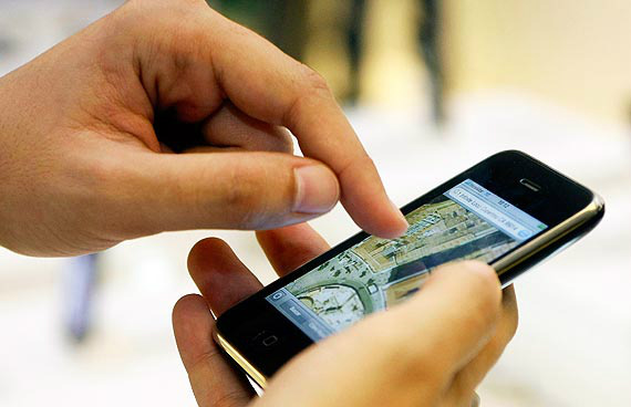 Acesso aumenta e celular e internet estão em mais da metade das casas O acesso via telefone móvel celular estava presente em 53,6% dos domicílios. (Foto: Divulgação)