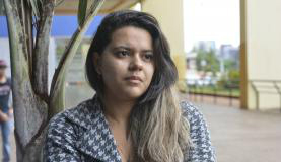 A estudante Fábia Renata é a favor da Lei Antifumo(Foto: José Cruz/Agência Brasil)