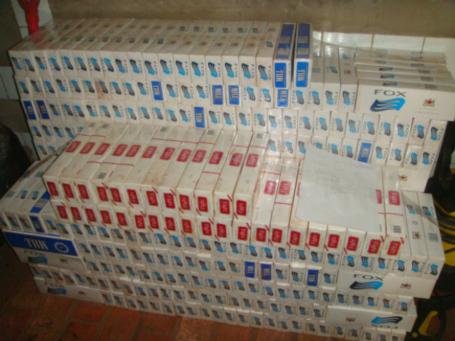 PMA apreende veículo carregado de cigarros contrabandeados O veículo, com 448 pacotes de cigarros foi apreendido e guinchado para o quartel da PMA e será encaminhado à Receita Federal (Foto: Divulgação/ PMA)