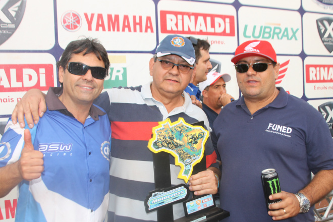 Firmo Henrique Alves, presidente da CBM, Ricardo Ojeda e Antonio Coca, diretor da Funed