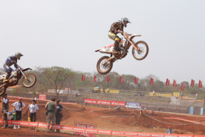 Ricardo Ojeda é homenageado durante a final do Brasileiro de Motocross