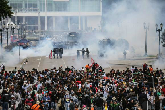 Os manifestantes protestavam contra projeto que altera a Previdência estadualDivulgação/Joka Madruga/APP-Sindicato