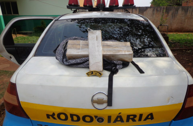 Mala carregada com droga é apreendida em ônibus Dono da droga não foi localizado (Foto: Divulgação)