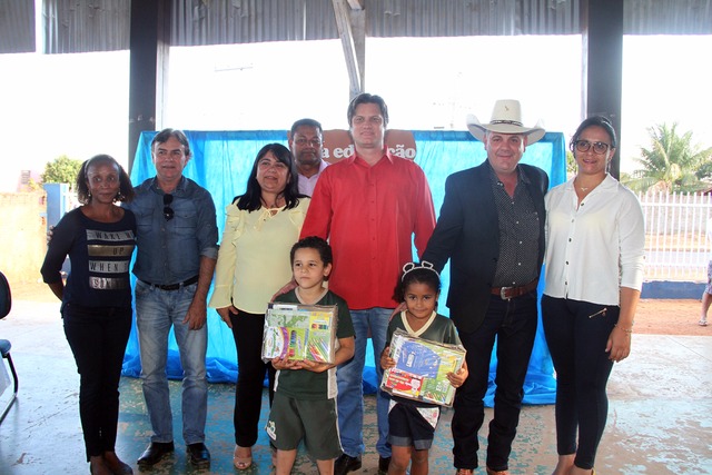 A unidade escolar recebeu 685 kits direcionados para o Ensino Infantil e Fundamental (Foto/Assessoria)