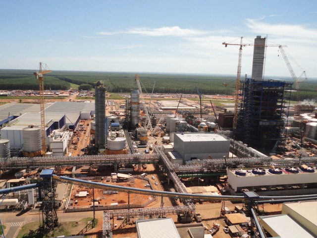 Gestão estratégica da tecnologia traz ganhos operacionais para a Fibria na reta final da 2ª linha de produção Anteriormente prevista para entrar em operação no quarto trimestre de 2017, a partida da fábrica acontecerá já no mês de setembro, no terceiro trimestre deste ano. (Foto: Assessoria)