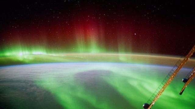 Nasa abre vaga para 'protetor da Terra' contra ameaça de aliens com salário de até R$ 580 mil ao ano A Terra tem uma proteção natural - como um tipo de aurora - mas a Nasa está contratando o seu próprio protetor (Foto: ESA)