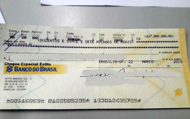 Integrante de grupo que aplicava golpe da mina de ouro é preso após emitir quase R$ 1 bilhão em cheques Cheque no valor de R$ 227 milhões entregue pelo golpista a uma das vítimas (Foto: PF/Divulgação)