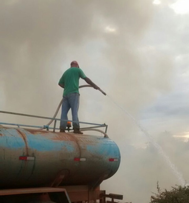 Queimada de lixo mobiliza equipe do Meio Ambiente ao “Buracão do Jupiá” A Secretaria pede a colaboração de toda a sociedade para não realizar queimadas (Foto/Assessoria)
