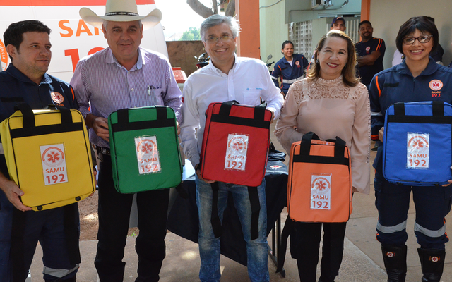 Equipe do SAMU de Três Lagoas recebe equipamentos de proteção e refrigerador O ato de entrega dos materiais foi prestigiado pelo secretário de Desenvolvimento Econômico, José Aparecido de Moraes (Foto/Assessoria)