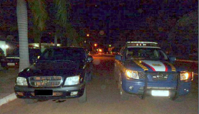 Funcionário de prefeitura é preso com carro roubado Caminhonete foi roubada em Brasília, segundo a polícia (Foto: PRF / Divulgação)