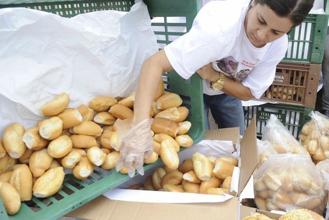 Cesta básica subiu em todas as capitais pesquisadas pelo Dieese O pão francês foi um dos itens da cesta básica que mais subiram no ano passado - Arquivo/Agência Brasil