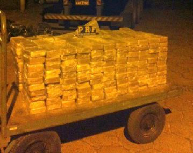 Motorista é flagrado pela PRF com cocaína em carreta Droga foi apreendida ontem pela PRF (Foto: Divulgação)