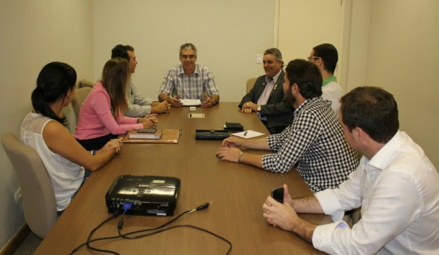 Após nove meses fechado, curtume Três Lagoas vai voltar a operar O deputado estadual Ângelo Guerreiro deu todo apoio aos empresários e participou das reuniões onde foram acertados as tratativas para a liberação do funcionamento da empresa (Foto: Divulgação)