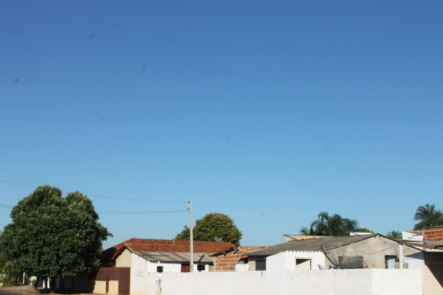 No sábado (02) pela manhã o céu estava sem nuvens, conhecido pela expressão 