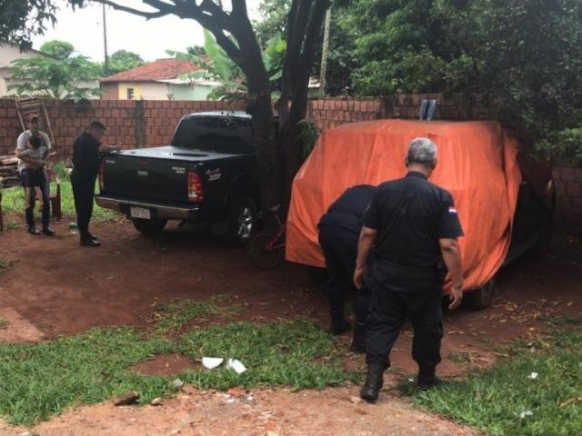 Mais um suboficial paraguaio é preso com camionetes roubadas em MS Veículos encontrados são uma Hillux e uma SW4. (Foto: Porã News)