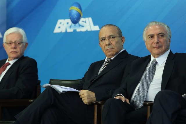 Defesa de Temer pede que Fachin rejeite incluir presidente no 'quadrilhão' do PMDB Solicitação da defesa do presidente Michel Temer, à dir, inclui os ministros Moreira Franco, à esq. e Eliseu Padilha (Foto: Dida Sampaio/Estadão)