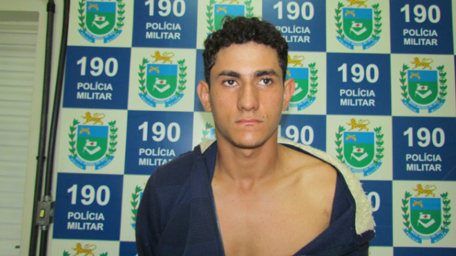 Em Três Lagoas PM prende traficante e armamento no bairro Paranapungá Jhonatan foi encaminhado para a Delegacia de Polícia Civil, onde foi preso e autuado em flagrante delito, pelo delegado, Ailton Pereira de Freitas, pelo crime de tráfico de drogas