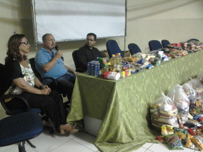 O projeto contemplou diversas ações, entre elas, a visita à Igreja Peniel e a arrecadação de alimentos não perecíveis (Foto: Divulgação/ Assecom)