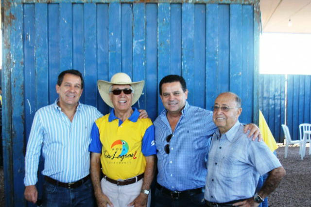 Os irmãos Ubaldo e Juveniz, com os diretores do grupo Stéfani Construtora e San Marino Negócios imobiliários fazendo maia uma parceria para materializar o sonho de muitas famílias (Foto: Ricardo Ojeda/Arquivo)